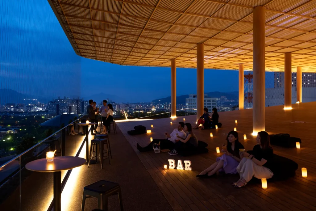 広島の夜空を彩る絶景ルーフトップバー完全ガイド：特別な夜を過ごすための厳選スポット