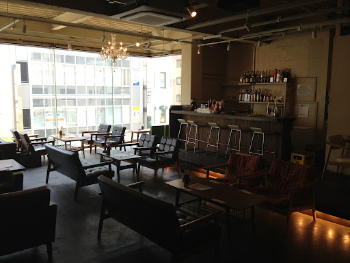 広島デートの新たな定番「cafe&bar natural stance 広島」：大人の男性が彼女を魅了する完全ガイド